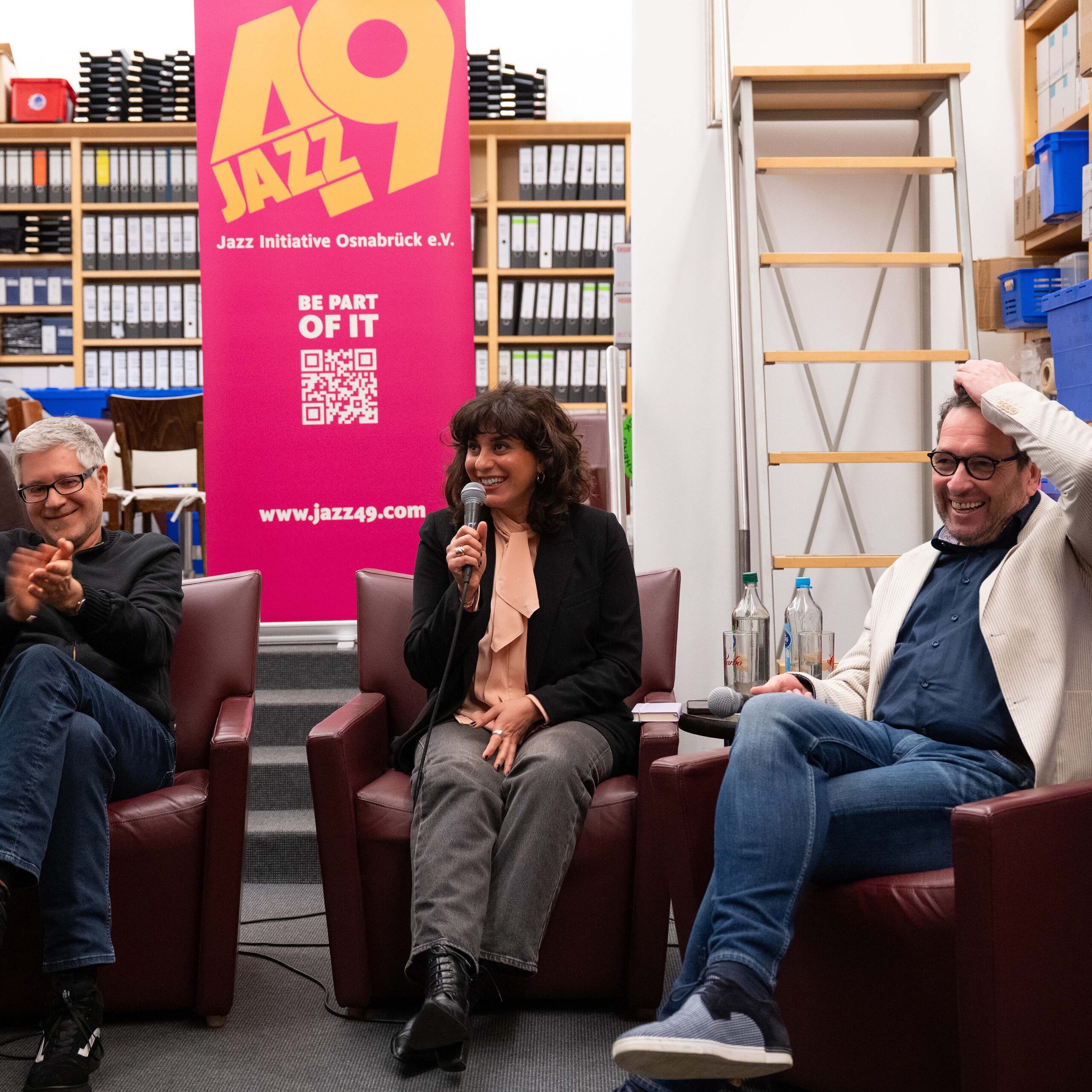 Ralf Döring bspricht mit Shabnam Parvaresh und dem NDR-Jazzredakteur Stefan Gerdes über Jazz